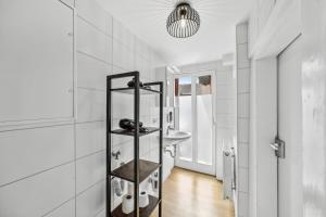 Postel nebo postele na pokoji v ubytování NEU KapApart15 - 6 schöne FeWos mit Einbauküche, Bad und Balkon in der Altstadt auf Bambergs Insel + 90 fotografií