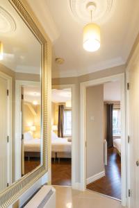 The Picasso - Trendy 2 bd Ap- Dublin 4 - Super Fast WIFI客房内的一张或多张床位