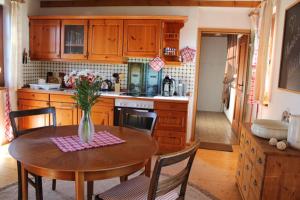 Kuchyň nebo kuchyňský kout v ubytování Ferienhaus Annabell