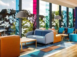 Posezení v ubytování ibis budget London Heathrow Central