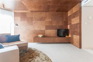 Televiisor ja/või meelelahutuskeskus majutusasutuses EMA House Hotel Suites