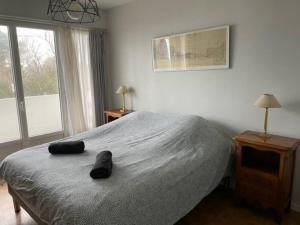 a bedroom with a bed with two towels on it at La mer à vos pieds, la plage à 50m in Dinard