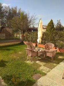 Κήπος έξω από το Relais Cora