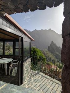 A general mountain view or a mountain view taken from Az apartmant
