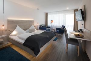 Postel nebo postele na pokoji v ubytování Hotel Rössle