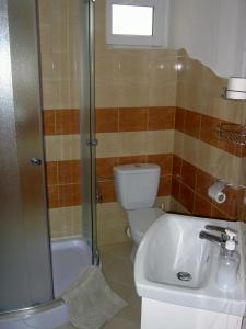 A bathroom at Pivnička pod Čachtickým hradom