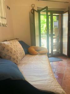 a large bed with pillows sitting in a room at Delizioso Monolocale con spazio esterno in Quiesa +1 photo