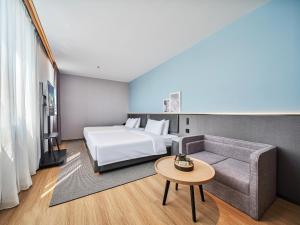 Ліжко або ліжка в номері Country Inn&Suites By Radisson, Xi'an Bell and Drum Tower Flagship