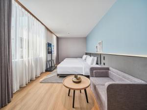 Ліжко або ліжка в номері Country Inn&Suites By Radisson, Xi'an Bell and Drum Tower Flagship