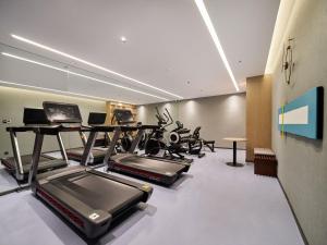 Фітнес-центр і / або тренажери в Country Inn&Suites By Radisson, Xi'an Bell and Drum Tower Flagship