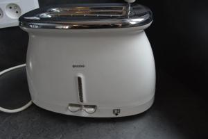 a white toaster sitting on top of a counter at Appartement-terrasse parking privé Meublé de Tourisme 4 étoiles in Belfort