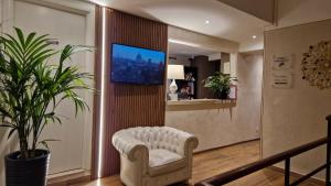 A television and/or entertainment centre at Albergo la Svolta