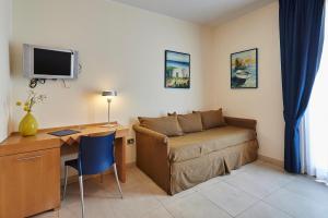 TV a/nebo společenská místnost v ubytování Costa del Salento - CDSHotels