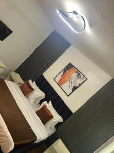 Voodi või voodid majutusasutuse Florence Hotel and suites toas