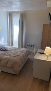 A bed or beds in a room at Albergo la Svolta