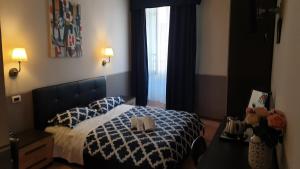 A bed or beds in a room at Albergo la Svolta