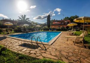 Bazén v ubytování Agriturismo Bio Fattoria Casetta nebo v jeho okolí