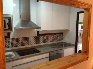 Kuchyň nebo kuchyňský kout v ubytování Apartamentos Vacacionales Atlanterra