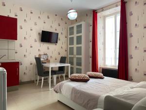Katil atau katil-katil dalam bilik di Meubles Tourisme Beddelem