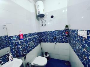 a small bathroom with a toilet and a sink at Heaven Vibes Stays in Rishīkesh +25 photos