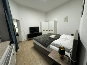 Ένα ή περισσότερα κρεβάτια σε δωμάτιο στο Tiny Ferienhaus Rathenaustrasse