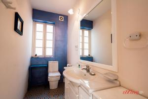 Koupelna v ubytování Stunning Holiday Home with Gorgeous Harbour Views