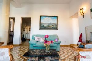Posezení v ubytování Stunning Holiday Home with Gorgeous Harbour Views