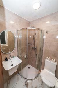 Koupelna v ubytování Modern Cosy Fully Equipped Apartment