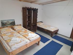 Кровать или кровати в номере Belvedere Yacht Club Berzasca