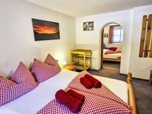 Posteľ alebo postele v izbe v ubytovaní Apartment Haflingerhof Enzian by Interhome