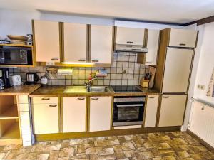 Kuchyňa alebo kuchynka v ubytovaní Apartment Haflingerhof Enzian by Interhome