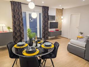 Televízia a/alebo spoločenská miestnosť v ubytovaní Apartment Tome-2 by Interhome