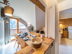 Køkken eller tekøkken på Apartment Les Alpages du Corbier-10 by Interhome + 37 billeder