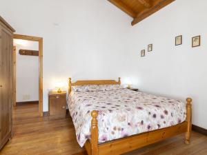 Postel nebo postele na pokoji v ubytování Apartment Isola di Madesimo Apartments-3 by Interhome