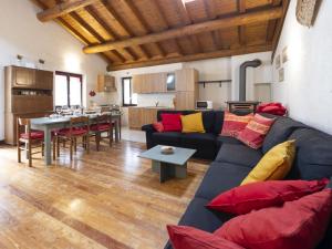 Posezení v ubytování Apartment Isola di Madesimo Apartments-3 by Interhome + 40 fotografií
