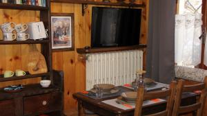 TV a/nebo společenská místnost v ubytování Apartment Les Guides