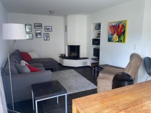 Posezení v ubytování Apartment Tgesa Grischa by Interhome