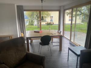 Posezení v ubytování Apartment Tgesa Grischa by Interhome