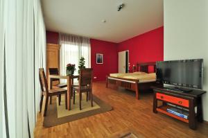 TV a/nebo společenská místnost v ubytování Heldts Aparthotel