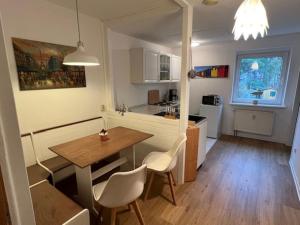a kitchen and dining room with a table and chairs at Ferienappartements am See in Schorfheide
