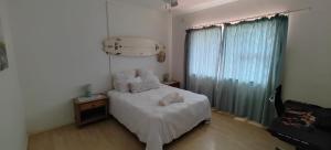 Postel nebo postele na pokoji v ubytování Lovely summer holiday home in Somerset West + 7 fotografií