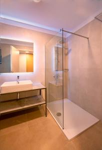 Ванная комната в Alonaki Resort