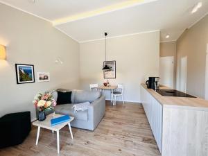 Η κουζίνα ή μικρή κουζίνα στο Ferienhaus Bodden Hus 27 Feriendorf Klein Stresow Rügen by ruyastay