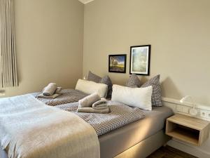 Ένα ή περισσότερα κρεβάτια σε δωμάτιο στο Ferienhaus Bodden Hus 27 Feriendorf Klein Stresow Rügen by ruyastay