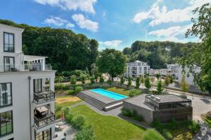 Swimmingpoolen hos eller tæt på Ferienwohnung Spa Penthouse in der Villa Amalie Binz