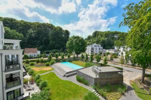 Swimmingpoolen hos eller tæt på Ferienwohnung Spa Penthouse in der Villa Amalie Binz