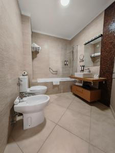 a bathroom with a toilet and a sink at Sagres Time Apartamentos in Sagres