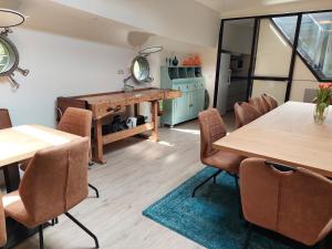 Ruang duduk di Boat Rooms on Water in Roterdam centrum