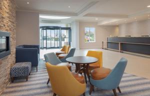 Ruang duduk di Oxford Belfry Hotel & Spa +56 gambar