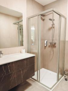 A bathroom at F Hotel 24h Check-In